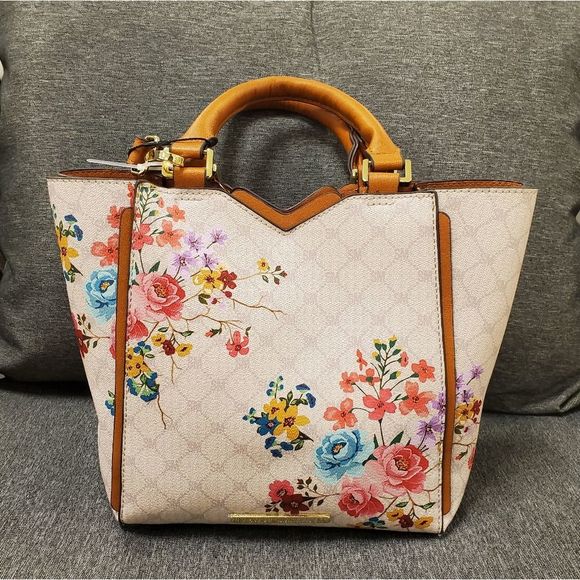 Steve Madden Handbags - NEW Steve Madden Floral Crossbody Handbag